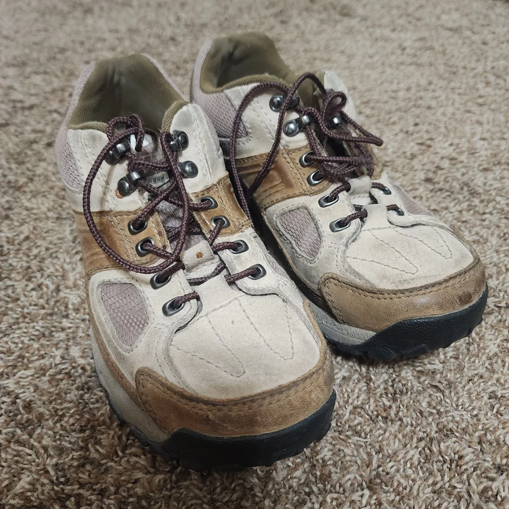 Womens New Balance Athletic Shoes Size 7 - Picture 1 of 7
